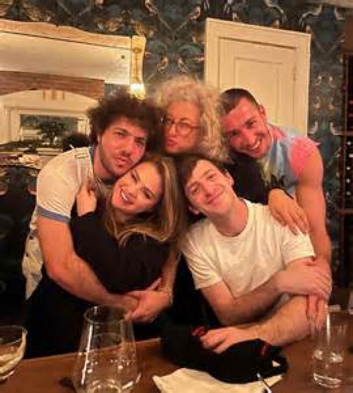 Everything You Need to Know About the Fashion Icons Family |