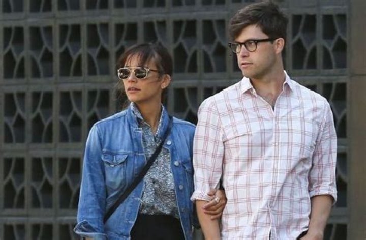 Is Colin Jost Married, Dating Anyone or Gay?