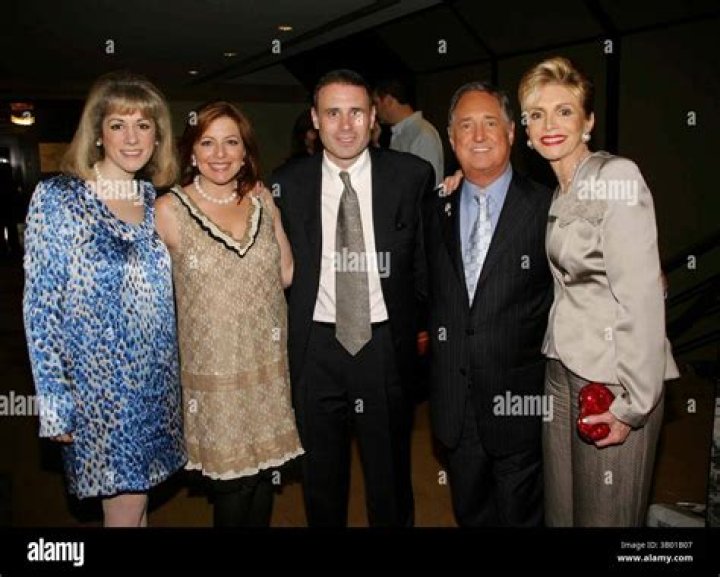 Is Neil Sedaka still alive? Was Neil Sedaka married to Carole King? correo