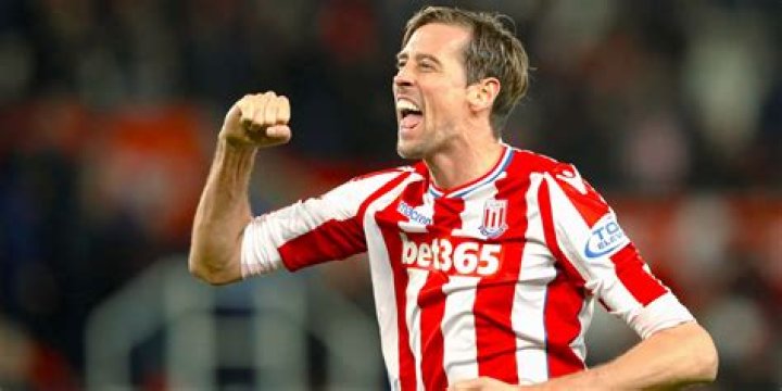 Peter Crouch's Height: The Giant Striker's Aerial Advantage